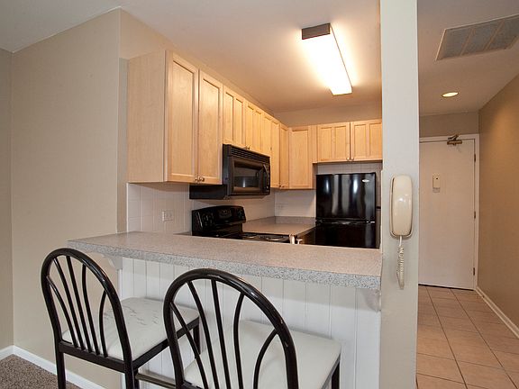 2nd image of 5600 Hillcrest Ln APT 3E