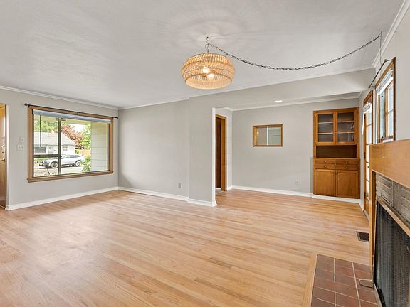 5th image of 3907 W Rockwell Ave