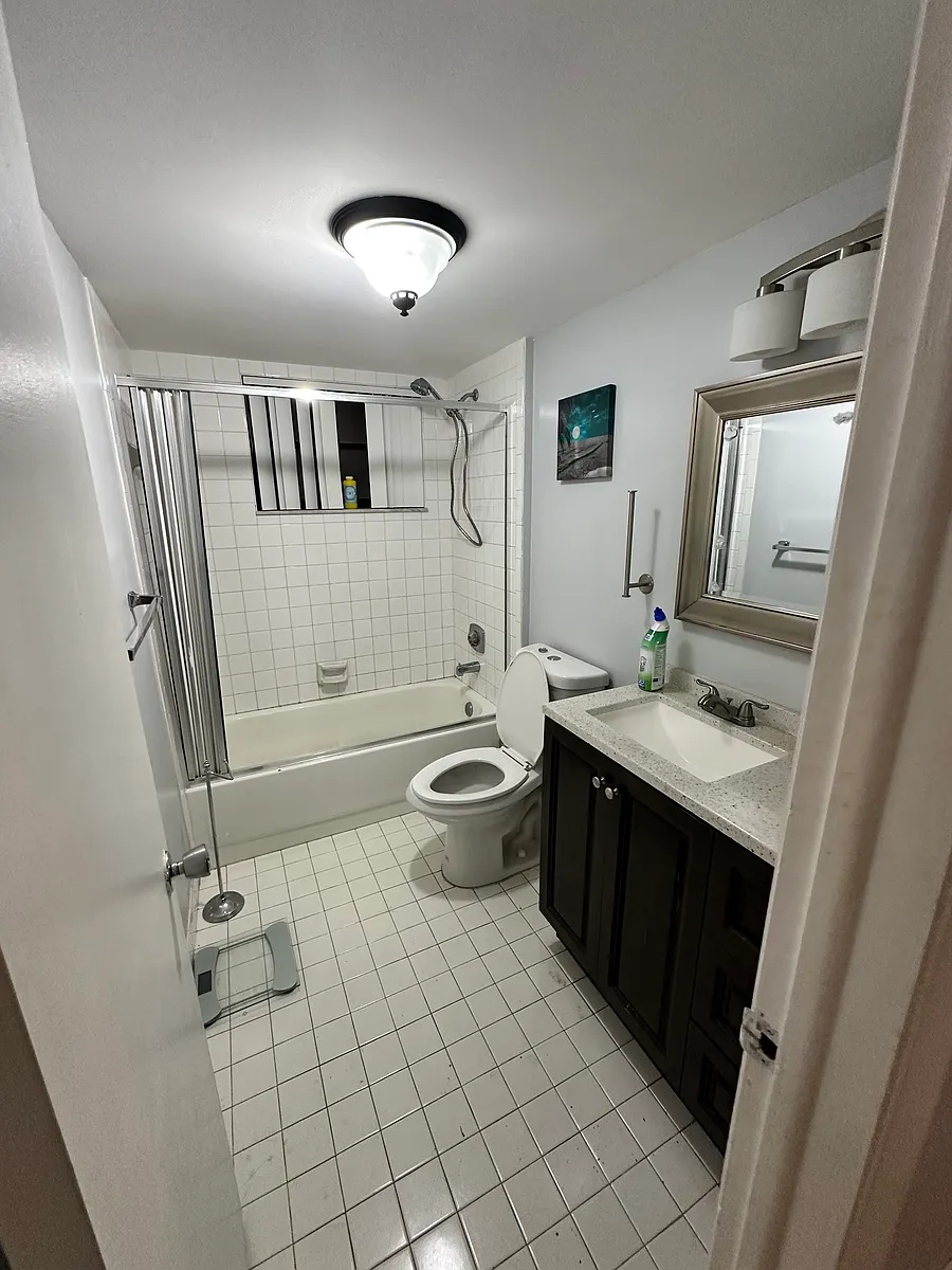 Building Photo - 8040 Hampton Blvd #508