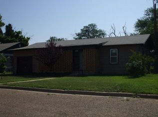 1604 Lexington St, Plainview, TX 79072