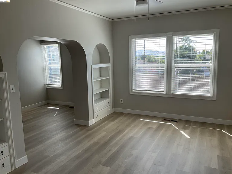 618 W 7th St #2 — Photo 3