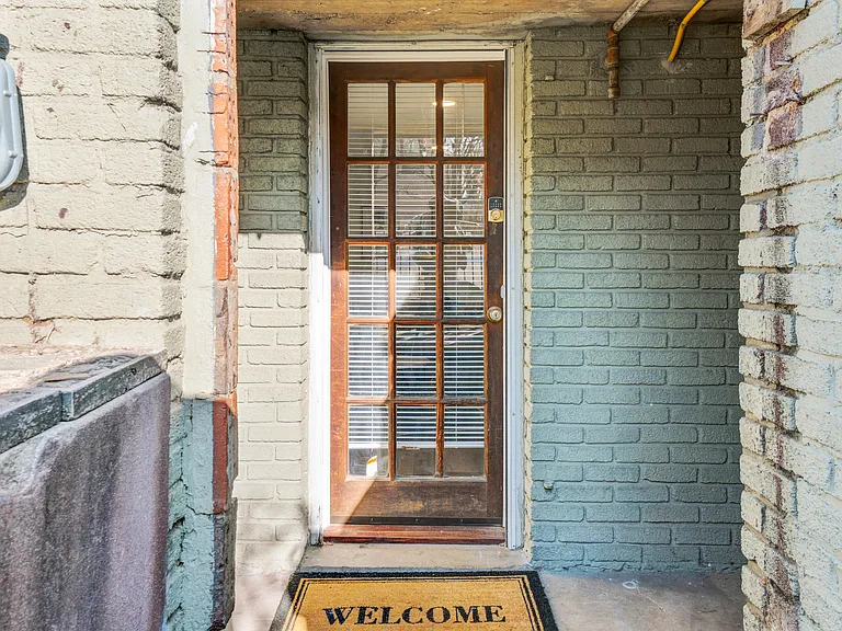 1002 C St NE #B — Photo 2