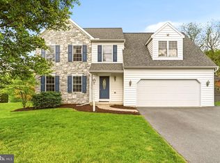 608 Redwood Dr, Lancaster, PA 17602