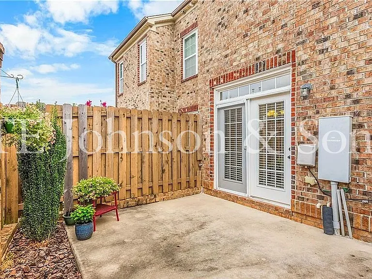 1025 Richmond Park Dr — Photo 21