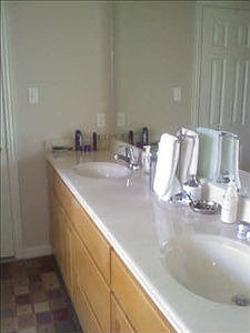 4th image of 606 Parker Ln