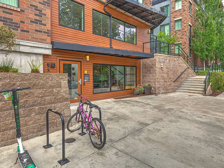 Redmond Square — Photo 12
