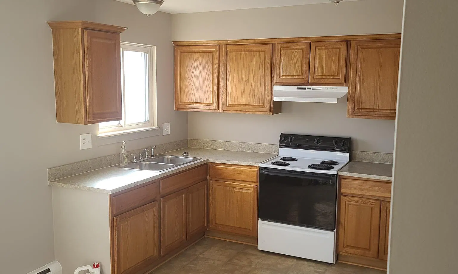 2 bed, 1000 sqft, $1,300 — Photo 1