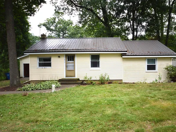 7871 N Clover Ln, Walkerton, IN 46574