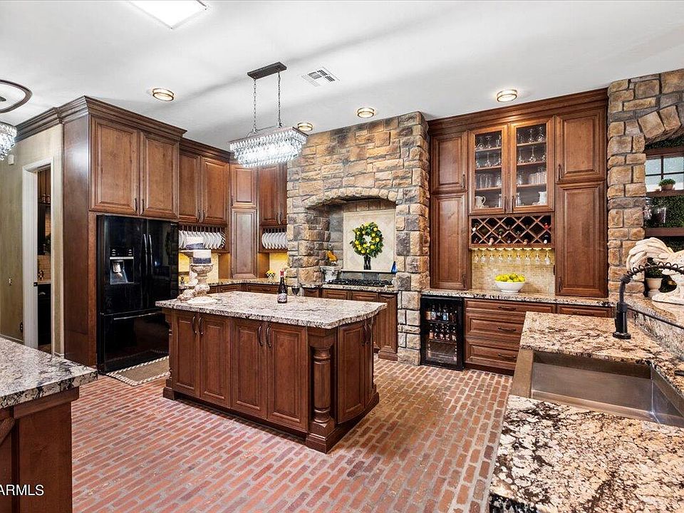 1st image of 695 E BELLERIVE Place