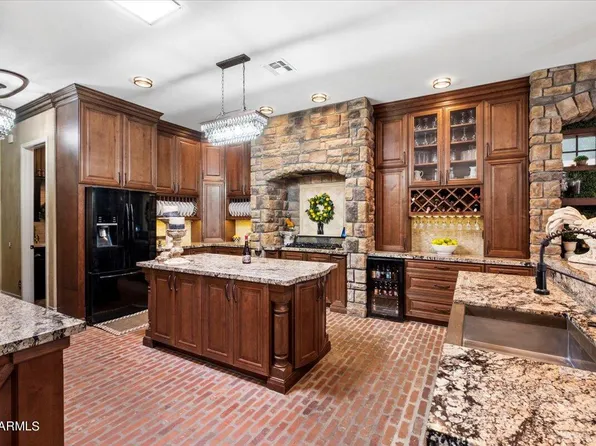 695 E BELLERIVE Place, Chandler, AZ 85249