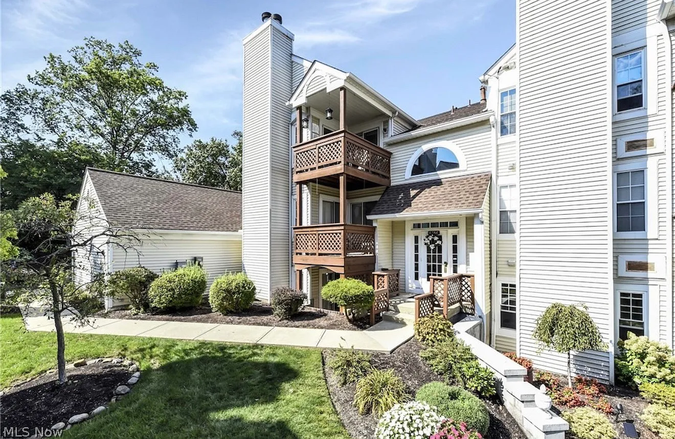 2 bed, 1098 sqft, $1,600 — Photo 1