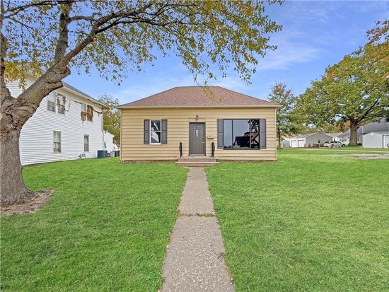 106 E 14th St, Higginsville, MO 64037
