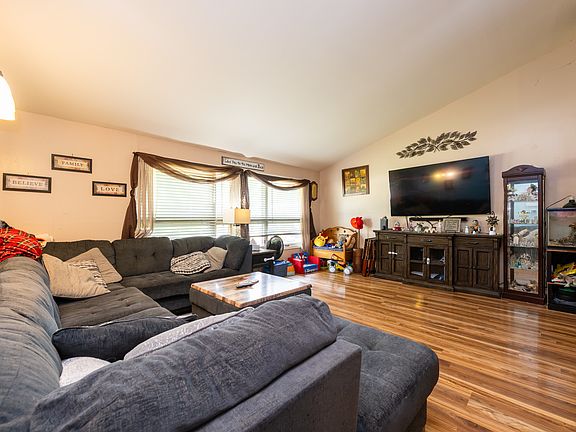 2nd image of 1521 Golfview Rd