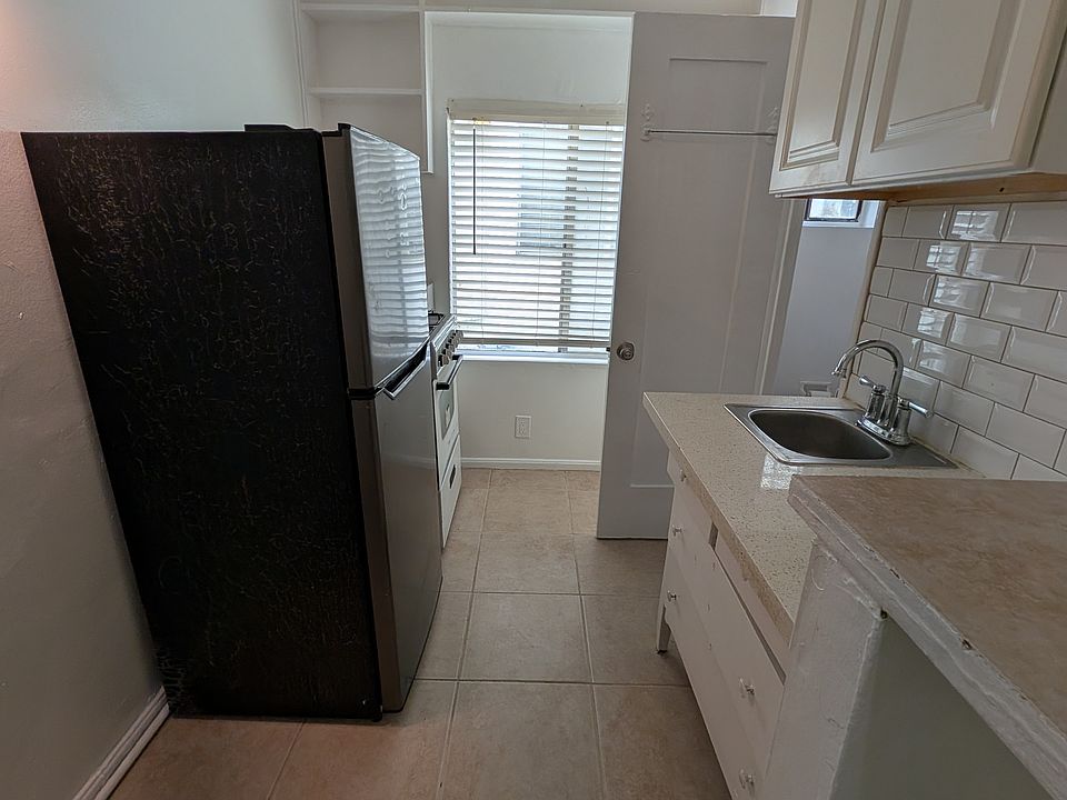 1st image of 650 S Cochran Ave APT 6