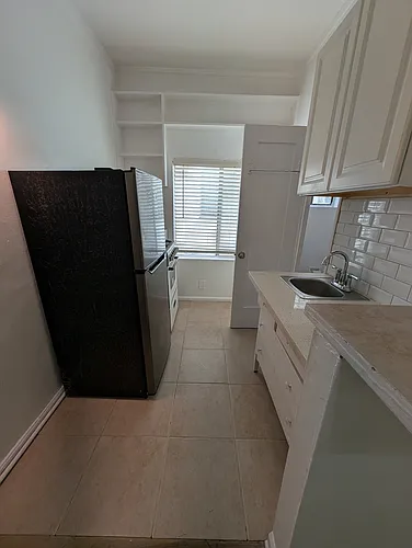 650 S Cochran Ave #6 Photo 1