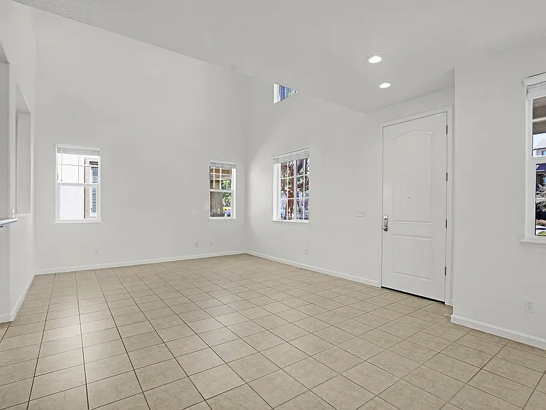 2111 Parkhurst St — Photo 6