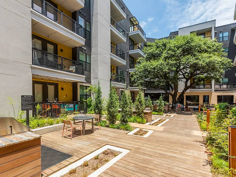 Fifteen15 South Lamar Apartments — Photo 22