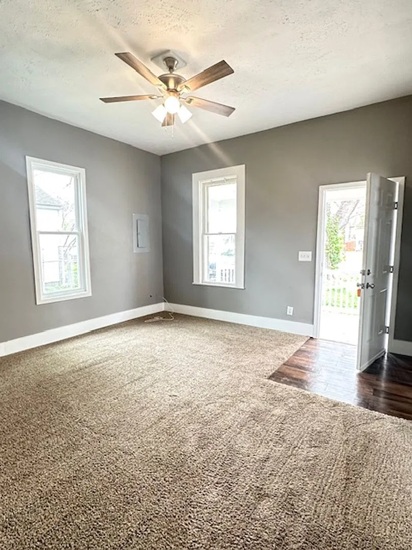 1 Bedroom 1 Bath - Fenced In Back Yard - Cozy Home! — Photo 3