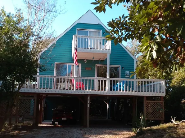 111 Page Pl, Emerald Isle, NC 28594