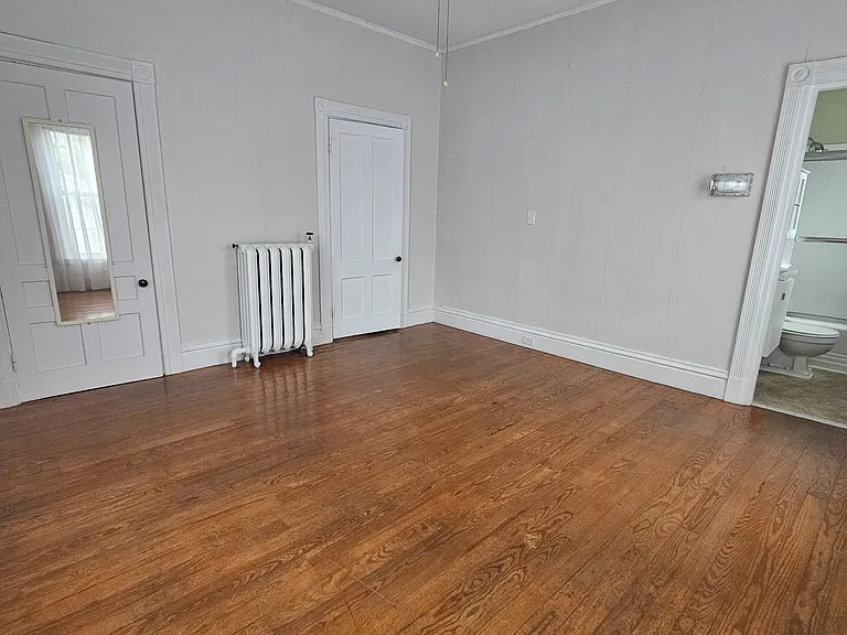 27 Laurel St #2 — Photo 5