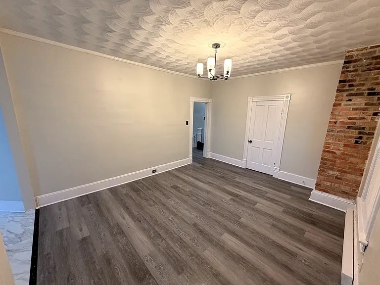 129 Poplar Ave — Photo 3