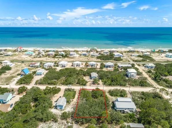 565 W Pine Ave, Eastpoint, FL 32328