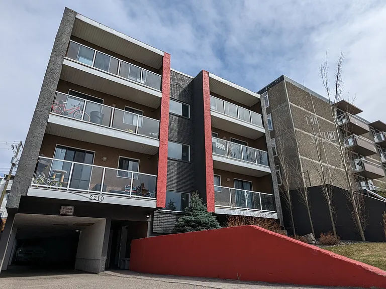 2210 17b St SW — Photo 1