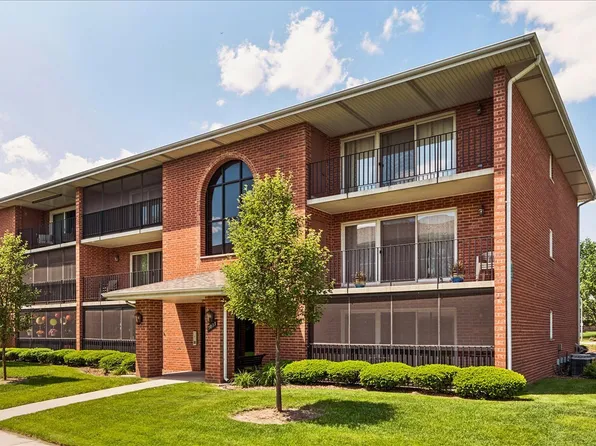 5033 Circle Dr APT 101, Crestwood, IL 60418
