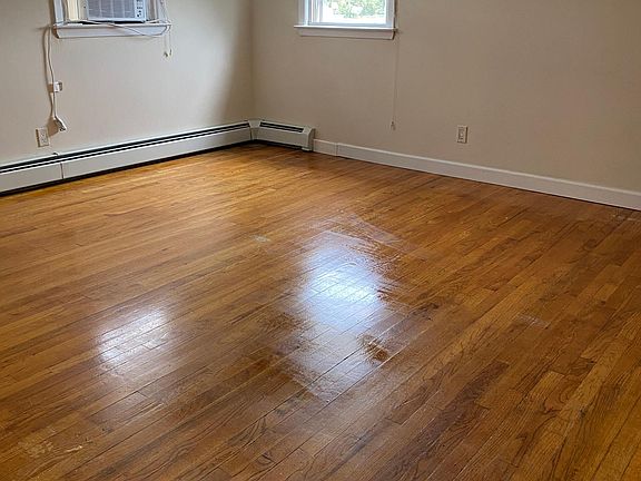 3rd image of 26 Gold St Floor 3