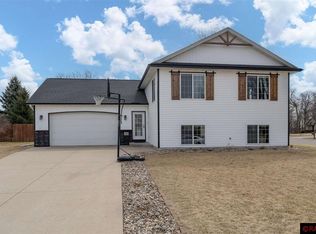 108 Foxborough Ct, Eagle Lake, MN 56024