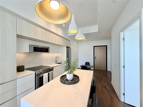 5th image of 185 Millway Ave #0
