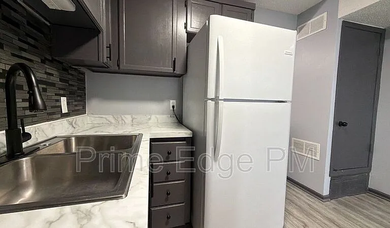 1121 N 28th St #4 — Photo 6