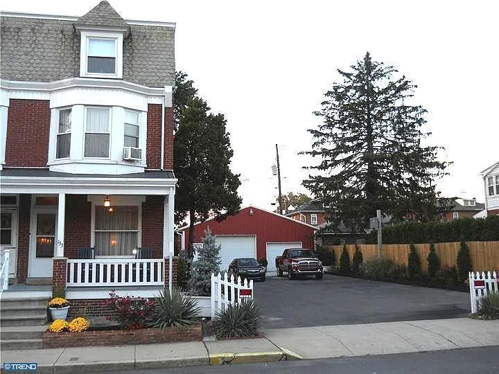 133 Park Ave photo 1