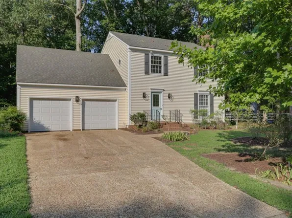 106 Running Man Trl, Yorktown, VA 23693