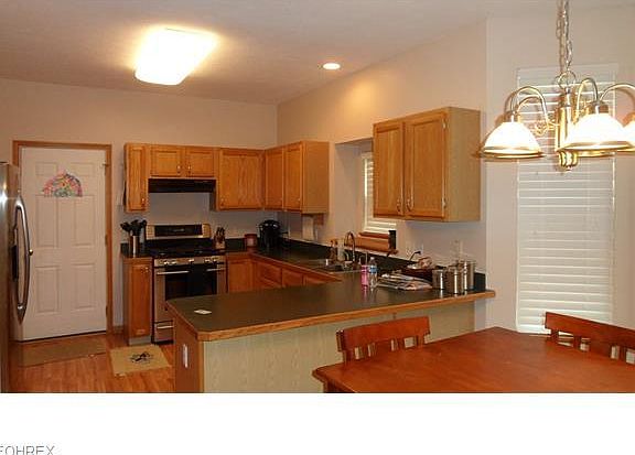 4th image of 180 Halifax Ln