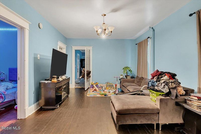 3rd image of 2418 Campbell Avenue