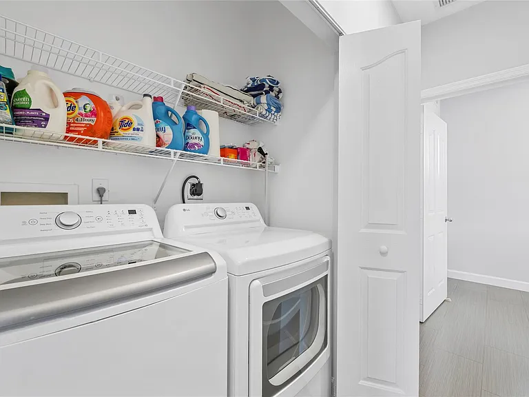 240 NE 2nd St #6-F — Photo 16