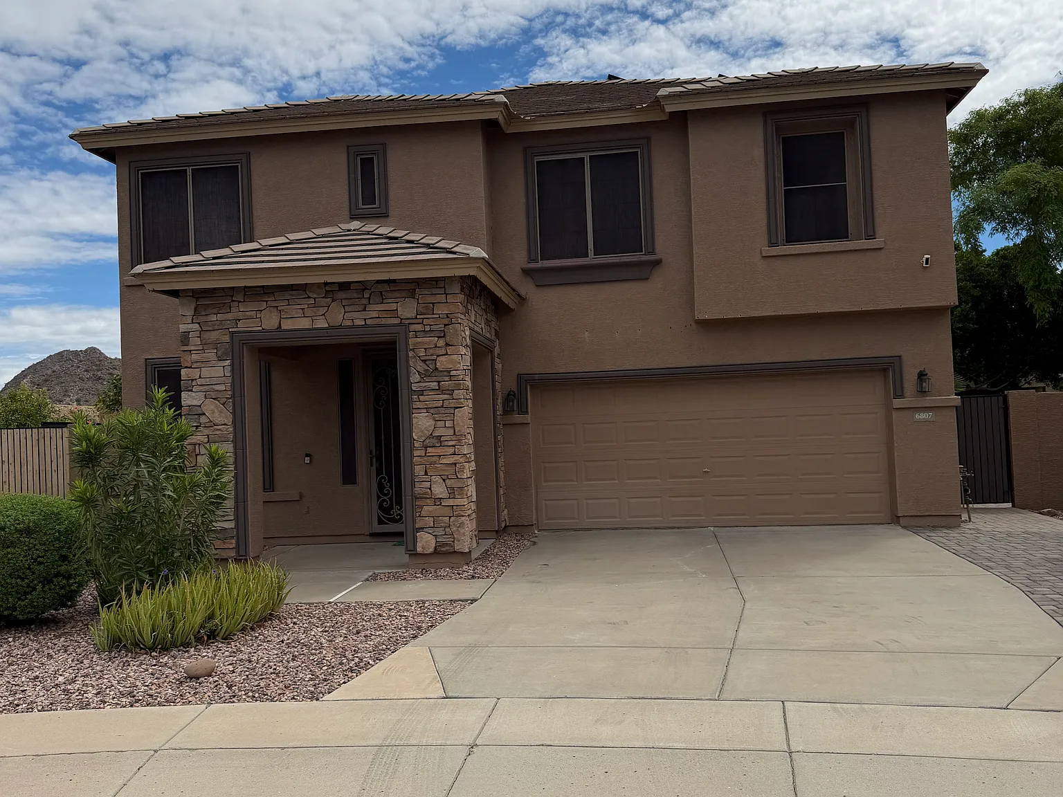 3 bed, 2.5 bath, 2507 sqft, $2,599 — Photo 2