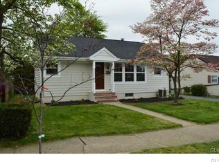 1565 Eastwood Dr, Bethlehem, PA