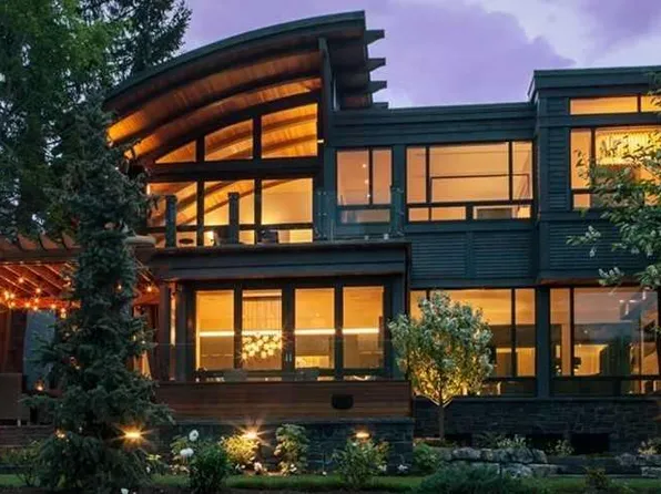934 NE Rideau Rd SW, Calgary, AB T2S 0R6