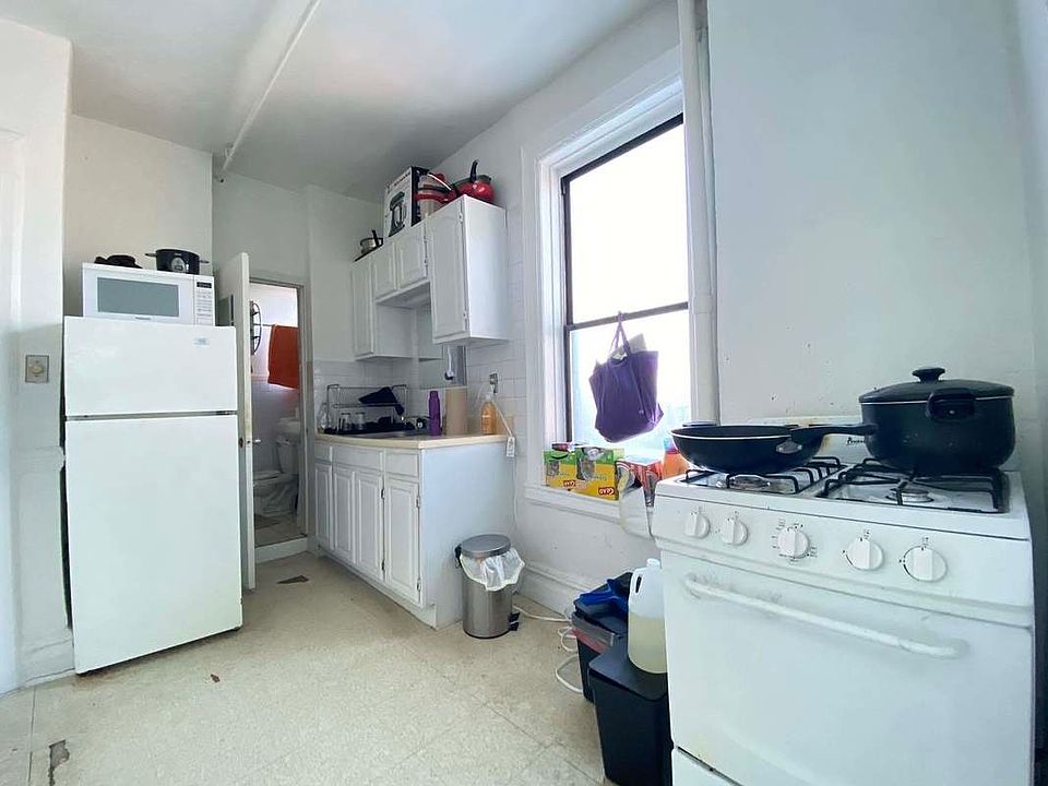 2nd image of 287 Bedford Ave #16A
