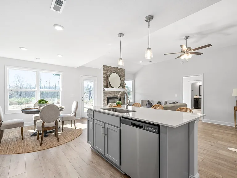2118 Ireland Way — Photo 4