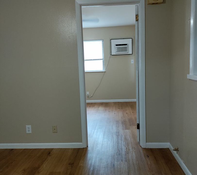 1st image of 1921 W Hickory St APT 18