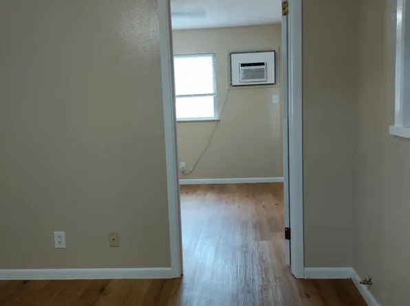 Twin Oaks Apartments, 1921 W Hickory St APT 18, Denton, TX 76201