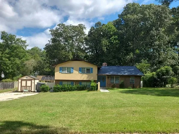 205 Deer Trl, Fayetteville, GA 30214