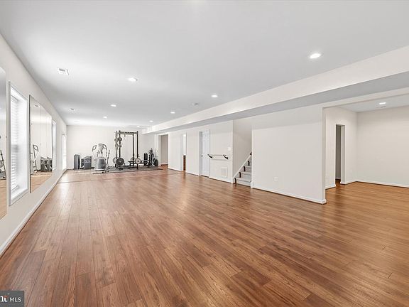 5th image of 8513 Oakview Dr