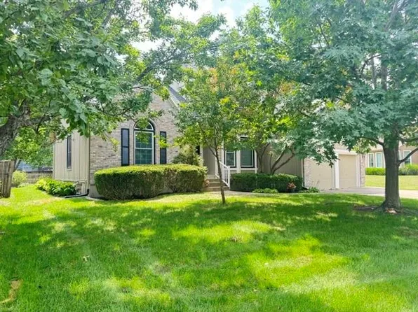 14530 S Greenwood St, Olathe, KS 66062