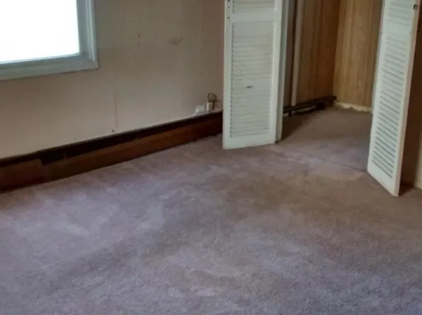 114 Old Farm Rd, Levittown, NY 11756