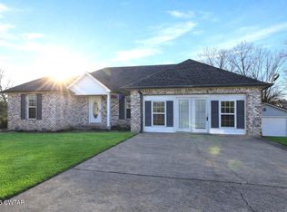 101 Hedgewood Dr, Lexington, TN 38351