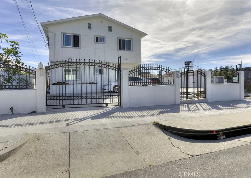 7408 Radford Ave